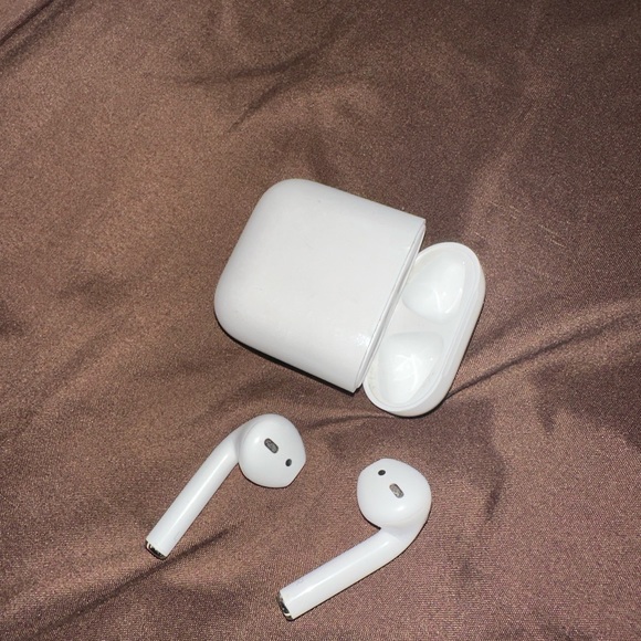 Airpods Gen 2 used but not abused still works fine accepting offers - Picture 3 of 7